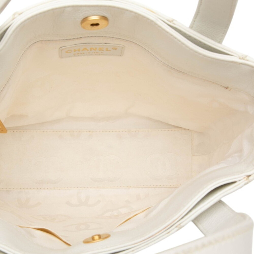 CHANEL White Leather Logo Tote Bag - Picture 4 of 6